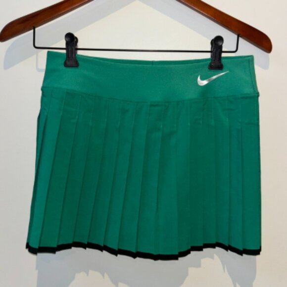 Nike Green Pleated Tennis Skirt - Picture 2 of 3